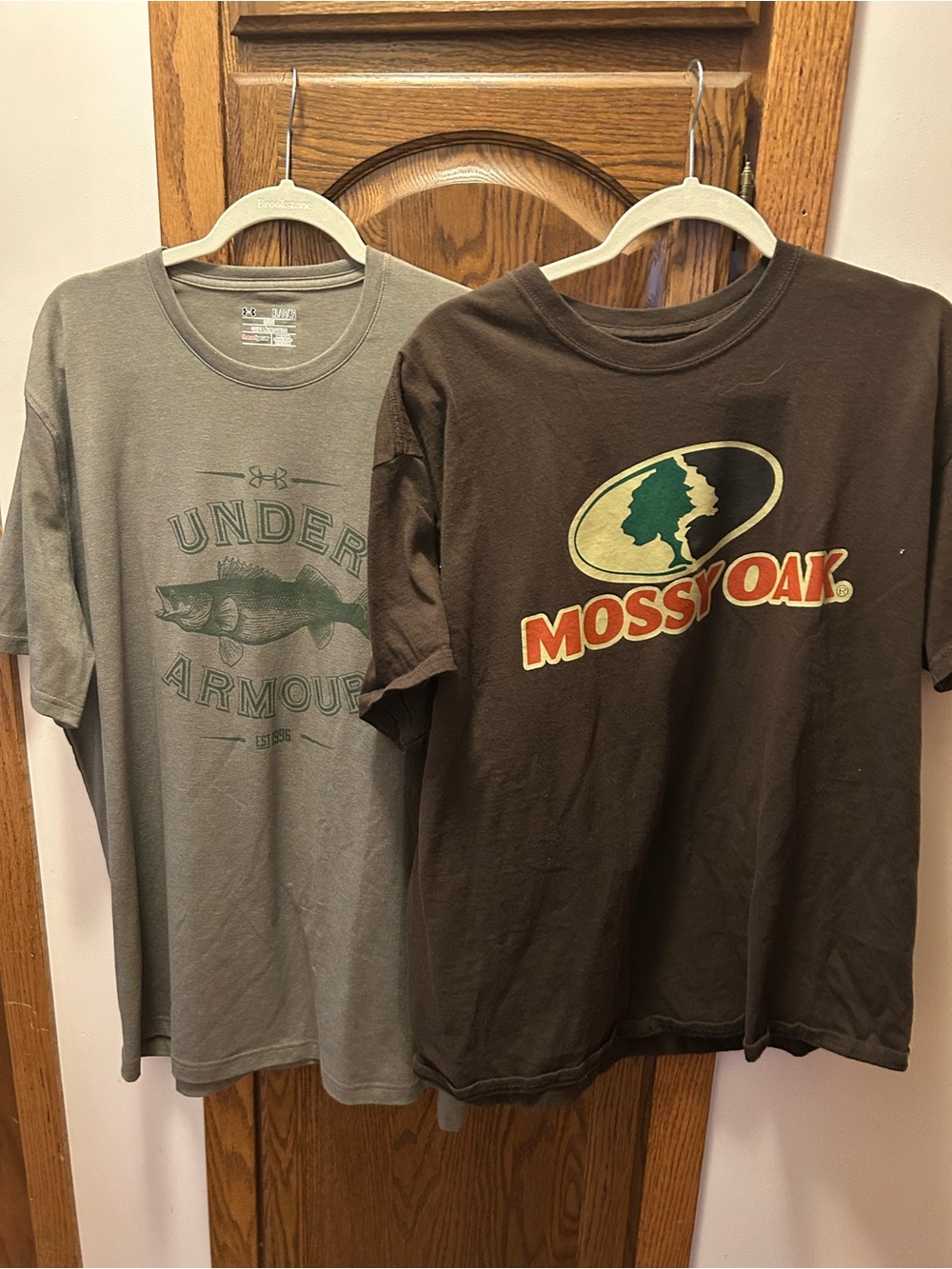 Lot of 2~NAME brand Olive Green & Brown Graphic Tee Both Men’s XL